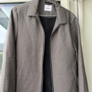 Helt ny Lindbergh vårjacka - Oanvänd med prislapp kvar (1299:-) Storlek S Nu 800:-