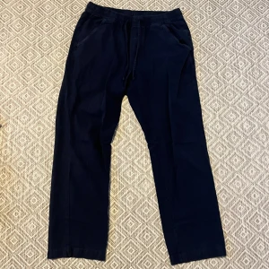 Linnebyxa - Mörk blå linnebyxa till salu. Bra skick, Storlek S 
