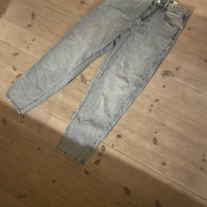Jeans  - Jeans från HM aldrig använda (ganska korta i längden)
