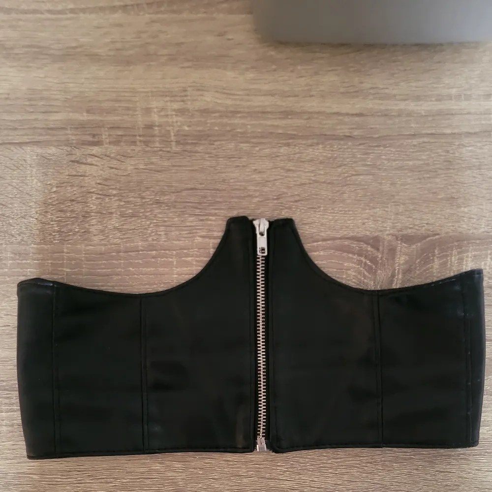 Ett svart corset. Super fin och bekväm!. Övrigt.