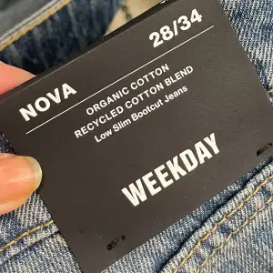 söker blå nova jeans från weekday i strl 28/34 eller 27/34 ❤️❤️❤️