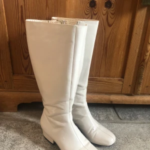 Snygga vintage stövlar  - Jätte snygga vintage stövlar endast använda ett fåtal gånger. Jätte bra kvalite🌞💗