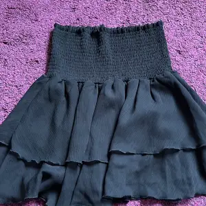 Svart kjol från Bik bok. Pris diskuterbart ❤️🫶