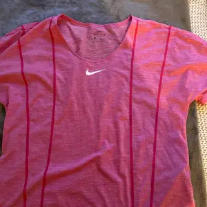 Nike tröja i storlek Xs, nyskick 49kr