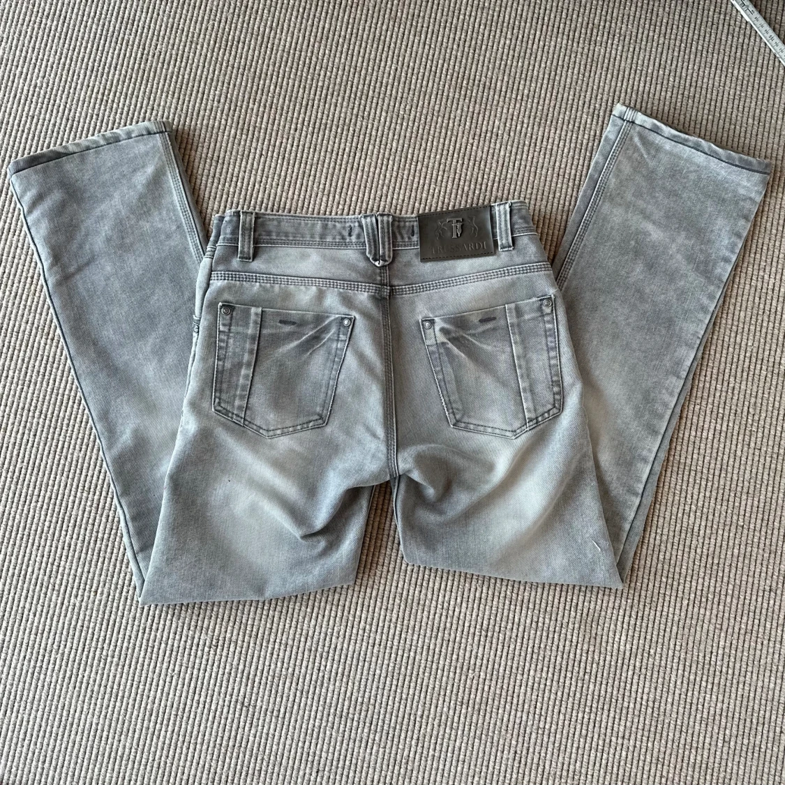 Gråa lågmidjade jeans - 91