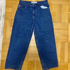 Big boy jeans  - Blåa big boy jeans, överlag bra skick förutom lite slitage vid fötterna🫶