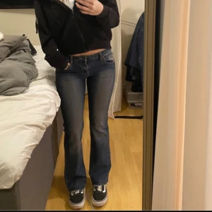 Jeans  - Kommer inte till användning längre eftersom  jeansen har blivit för små för mig 