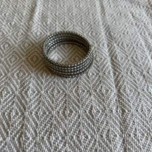 Armband med ”diamanter”