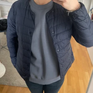 Jacka uniqlo - Tunn dunjacka från uniqlo i storlek S, bra skick!!