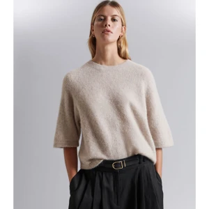  Other stories tröja!! - Säljer min fina beige populära other stories tröja då jag behöver pengar🙏🏼🙏🏼💗💗P