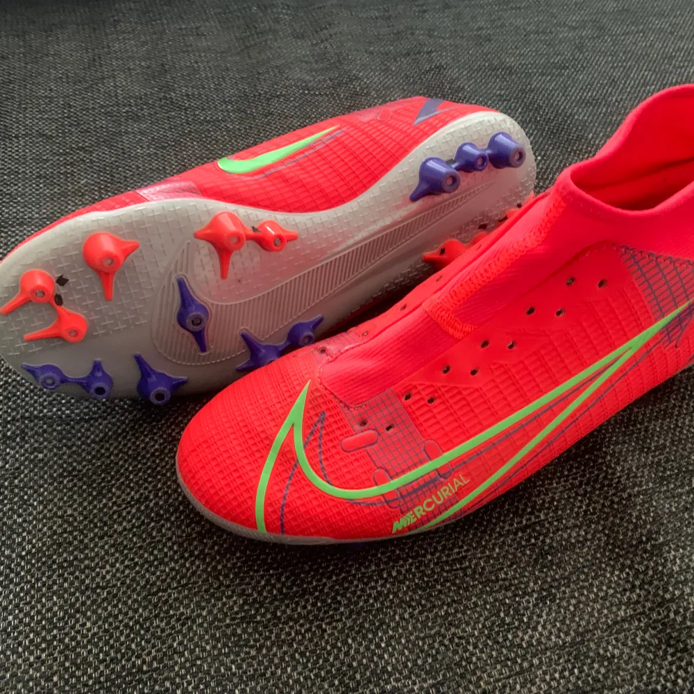 Helt Nya  Nike mercurial superfly 8 Academy Mg  Bright Crimson Special edition . Skor.