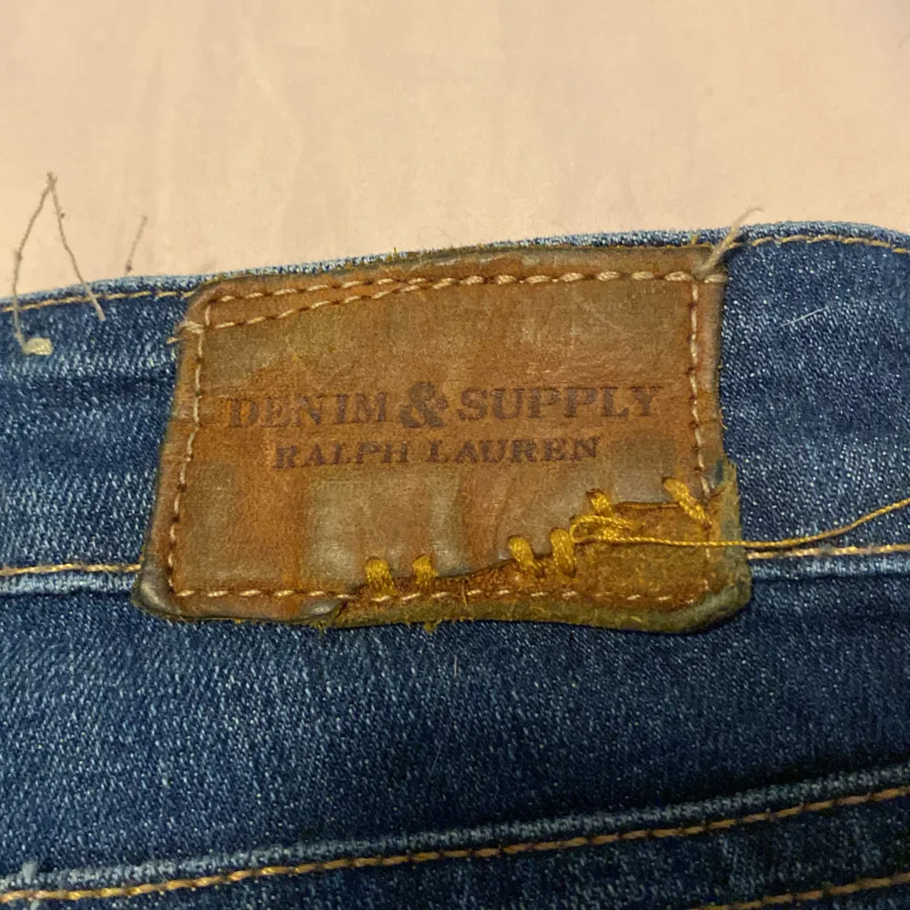 Ralph lauren jeans i fint skick passar mig bra men de äf lite för långa skulle säga att de är 30 i midjan och inte 29 priset äf inte hugget i sten. Jeans & Byxor.