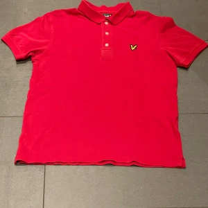 Storlek M fast passar S - Säljer den här snygga pikén för den inte passar längre. Den är använd men har inga defekter 