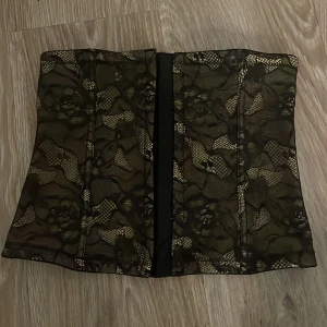 Korset  - Snygg korset kommer tyvärr inte till användning , köptes utomlands och de finns ingen lapp inuti ❤️