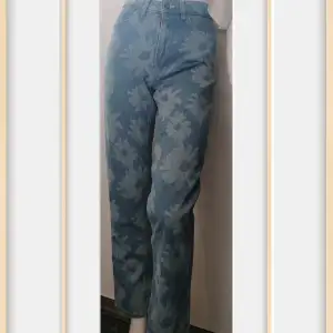 Mycket fina speciella jeans.. Nypris899kr Nya med alla lappar kvar!! 