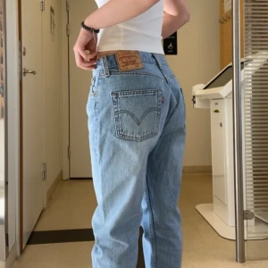 Lågmidjade jeans Levis  - Lågmidjade jeans från Levis. Köpta för 800 kr. Fint skick. Storlek 30, 34.🫶🏼