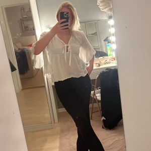 Blus, kom med prisförslag ❤️ - Så fin blus från märket MARELLA 😍 (Made in Italy) nypris 1790kr , blusen är sparsamt använd och jättebra skick! KOM MED PRISFÖRLSAG!! ❤️❤️❤️