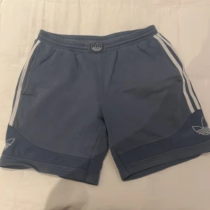 Adidas shorts  - Blåa Adidas shorts