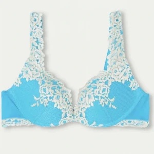 Intimissimi Bh - Intimissimi bh som tyvärr blivit för liten, har även matchande underdel om man är intresserad. Säljs inte längre och köptes för 600kr🥰