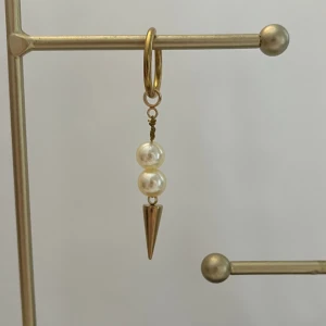 örhänge - handgjorda örhängen i rostfritt stål💗1st för 60kr eller 2st för 90kr🌸🌸Går också att göra custom made❤️‍🔥🙌