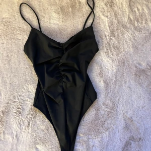 Body - En svart body från HM, aldrig använd 