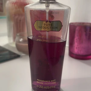 Victoria’s secret body mist - Body mist från Victoria’s secret och det är lite mer än hälften kvar! Den heter Pure Seduction ❤️