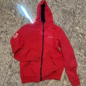 Röd Hoodie - Race marine hoodie köpt för 399 oanvänd bra skick inga skador