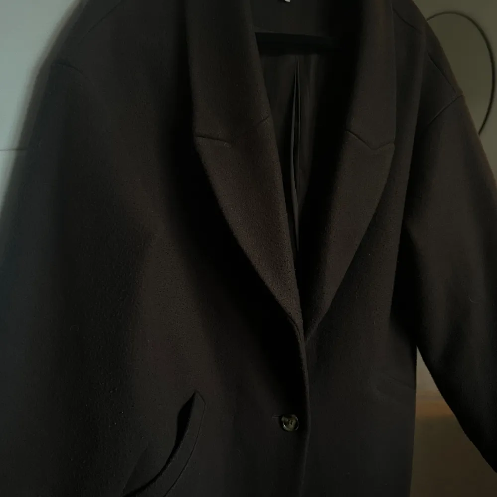 Brun kappa från Nakd storlek 34 men den är oversized i modellen. Jackor.