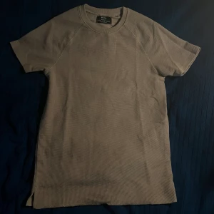 T-shirt  - Det räfflat tyg, jätte fin till sommaren! Skriv vid frågor 🦭den är oversized 😁