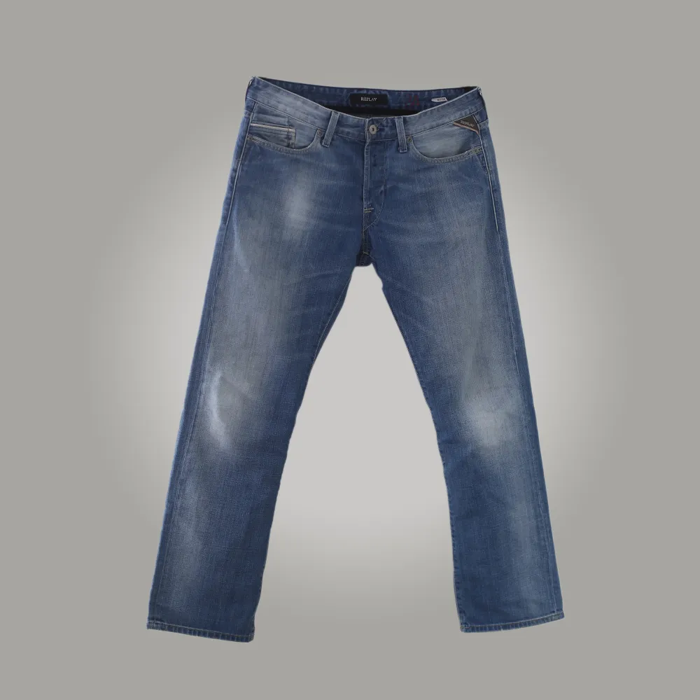 Riktigt najs raka Replay jeans i storleken W34 L32! Skitsnygg färg imo. Skick: 9,5/10, inga tecken på användning. Skriv för fler bilder eller vid funderingar 🤝. Jeans & Byxor.
