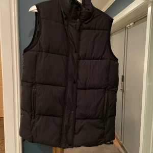 Väst  - Från zara, sparsamt använd 