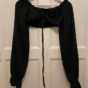 Svart topp - Snygg topp i svart 🙏🏼