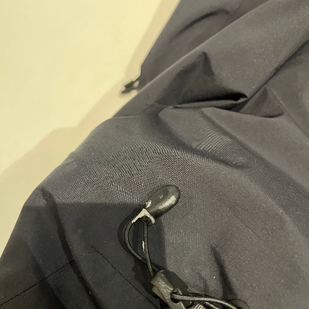 Arcteryx windbreaker i storlek S. Andvända ett fåtal gånger. 1:1!!!  Kom privat för fler bilder, pris kan diskuteras . Jackor.