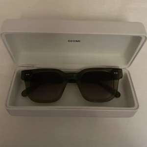 GRÖNA CHIMI 004 - Nyskick! Säljer men byter även gärna mot ett par bruna i samma modell (004). 