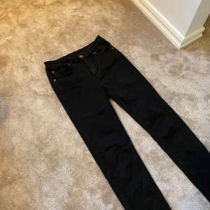 Svarta jeans🖤Jätteskönt Material!🖤