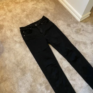 Jeans  - Svarta jeans🖤Jätteskönt Material!🖤