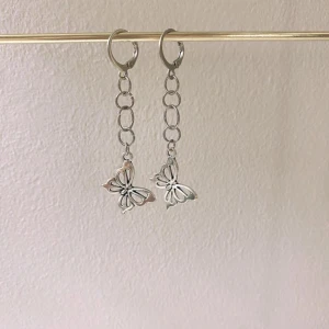 Isa Earrings - Söta lite längre örhängen! 
