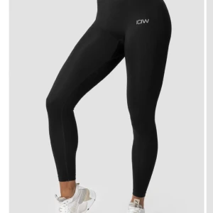 ICIW Tights - ”Define seamless tights” från icaniwill i storlek XS. Sparsamt använda i väldigt fint skick💕Skicket ett meddelande för fler bilder!