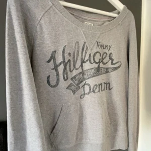 Vintage hilfiger - Vintage Tommy hilfiger tröja. Sååå min o passar till allt!!🤍