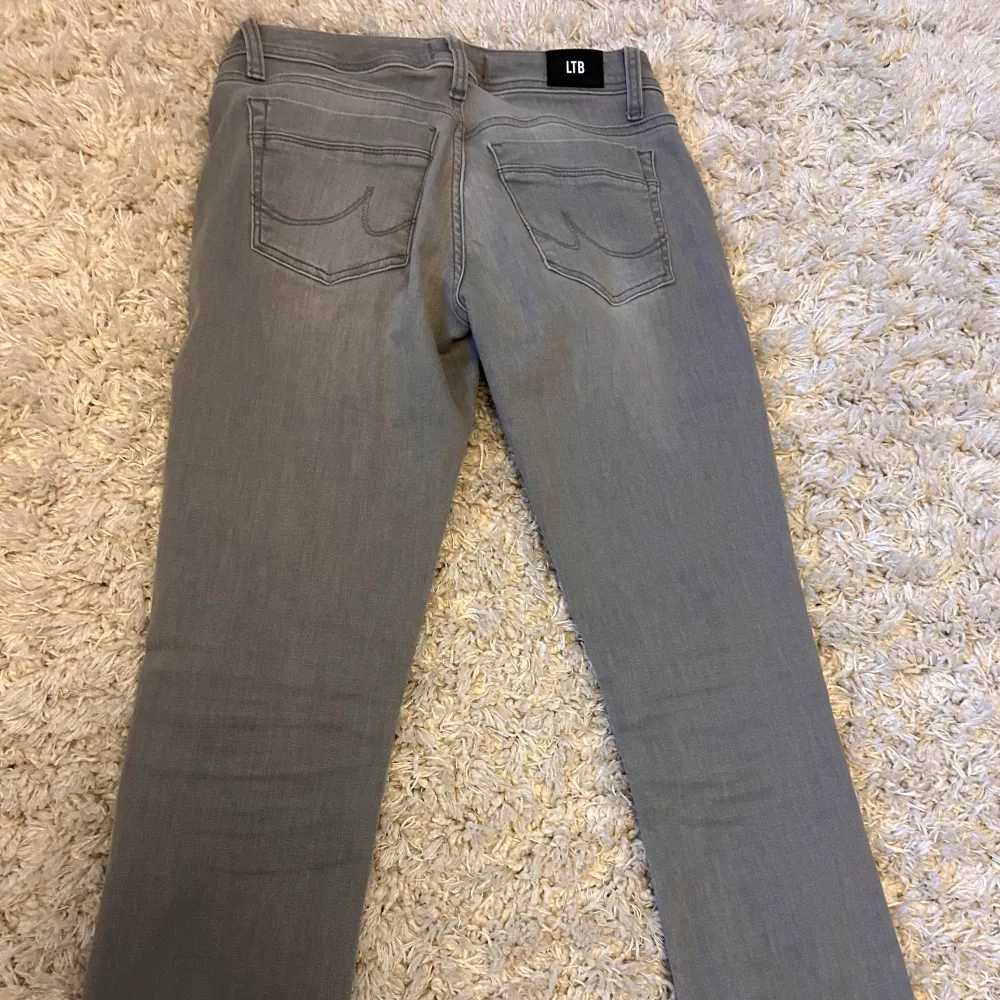Super fina jeans från Ltb, inga defekter och mycket bra skick💓 strl 28/32, slutsålda och väldigt eftertraktade . Jeans & Byxor.