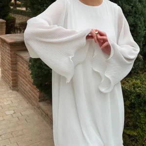 Studentklänning från Gina - Säljer denna fina klänningen från gina, helt oanvänd och har prislapp och allt på! Perfekt till studenten! Säljer den då jag hitta en annan studentklänning 🤍