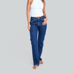 Bikbok jeans  - OBS! Vis snabbt köp kan priset sänkas! Jätte fina jeans, tyvärr passar dom inte mig och har inte hunnit skickat tillbaka dom. Använd Max 5 ggr. (Nytt skick) Nytt pris: 699kr 