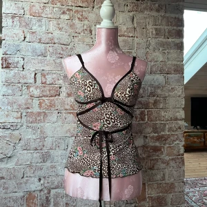 Intimissimi top - Topp ifrån intimissimi🐆 Bandet kan knytas hur man vill🖤 vadderade kupor