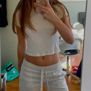 Brandy Melville - Jättesöt topp från brandy, använd 1 gång. Onezise men passar xxs-m pga stretchig 💞