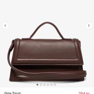 Söker denna handväska från gina tricot. Svart eller brun