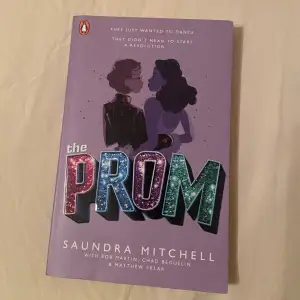 Boken till musikalen The Prom! Den är skriven på engelska :)  Står ej för frakt !  