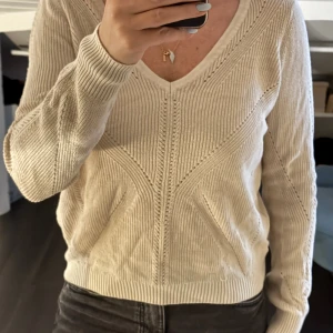 Snygg tröja Vero moda - Snygg stickad tröja från Vero moda. Aldrig använd. 