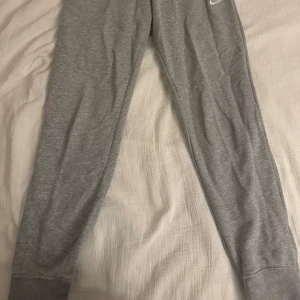 Mjukis byxor  - Ett par Nike mjukis byxor som inte kommer till användning. Nästan som nya då jag knappt använt de. Säljer för 350, köpte de för 600kr. 