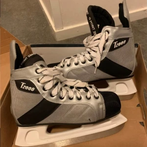 Skridskor  - Säljs pga ingen användning | stl,42 | skick 10/10 | dm vid några funderingar 🤝🏻✅