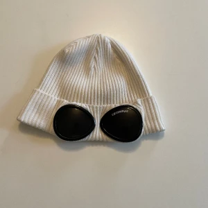 Cp company mössa - Hej säljer min snygga cp company mössa då jag inte använder den längre såklart är den äkta 